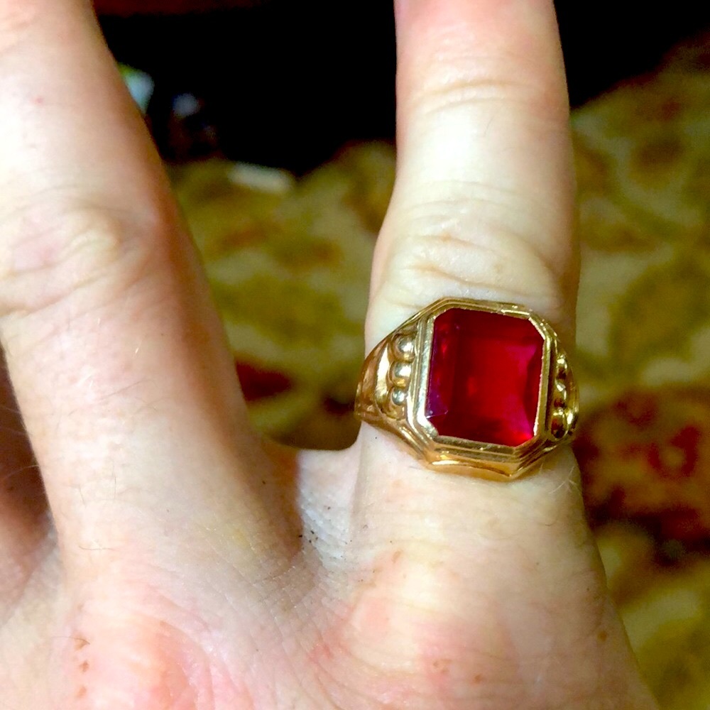 10k gold and natural ruby vintage ring. Gorgeous deep red stone!